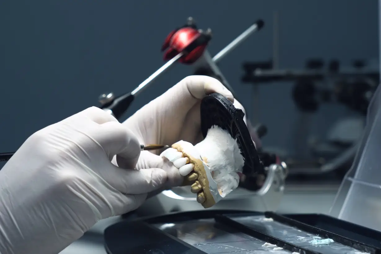 بهترین لابراتوار دندانسازی در چیذر تهران